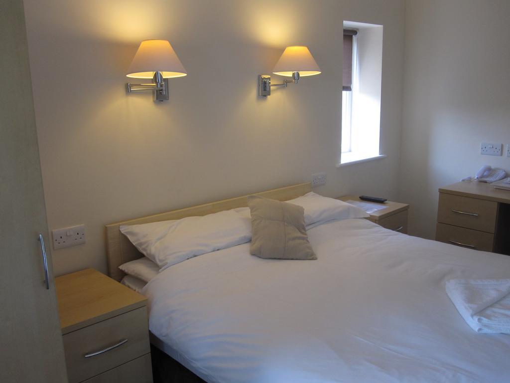 Clifton Lodge Hotel High Wycombe Dış mekan fotoğraf