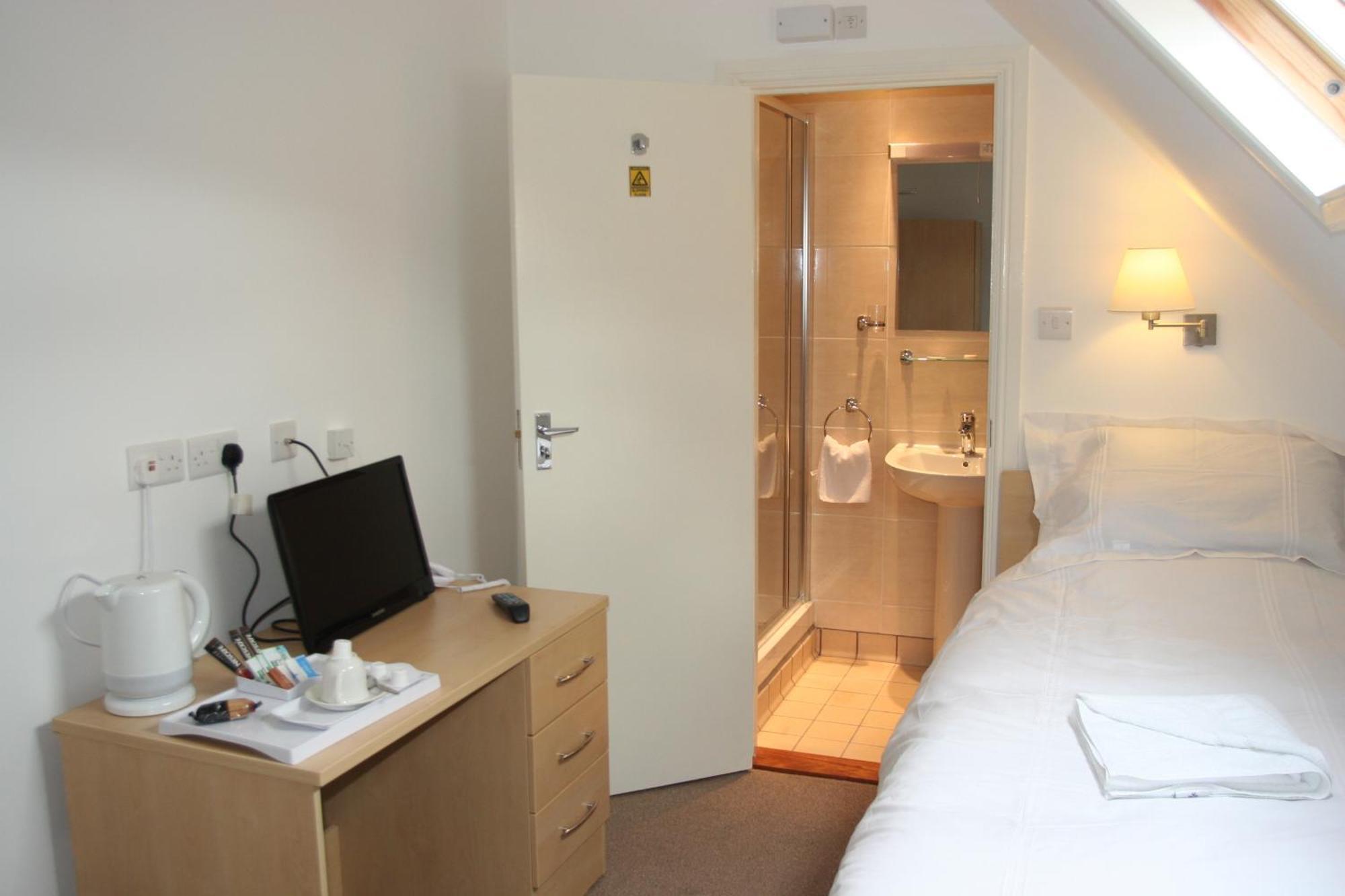 Clifton Lodge Hotel High Wycombe Dış mekan fotoğraf